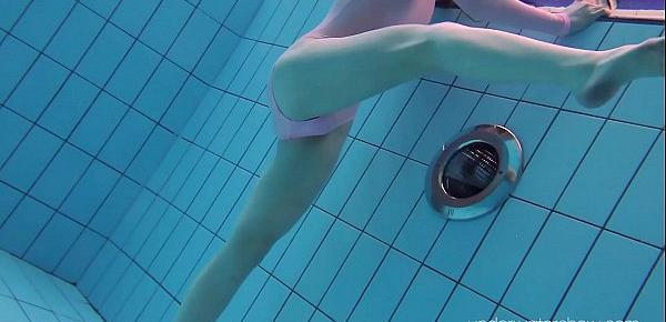  Enjoy Roxalana underwater naked in pool